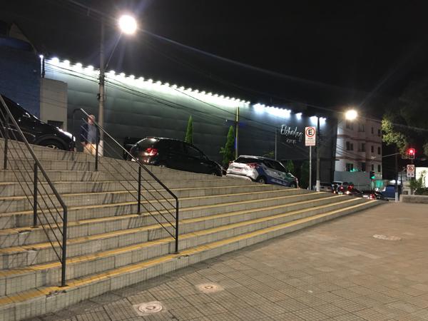 
          ""<br>
          November 10, 2024<br>
          iPhone SE (1st generation)<br>
          83/20 mm, f/11/5, 1/15 s, ISO400
          